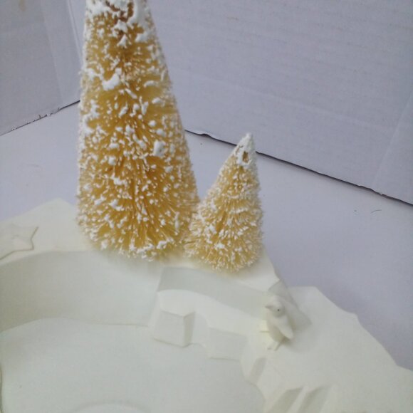 Department 56 Snowbabies Animated Skating Pond Christmas Holiday - Picture 9 of 15